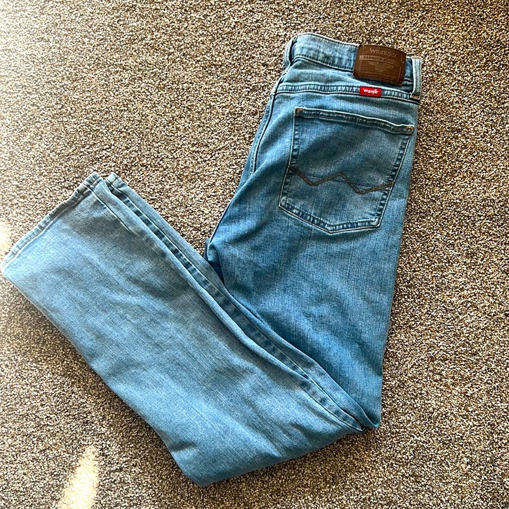 Men’s Straight Fit Wrangler Jeans